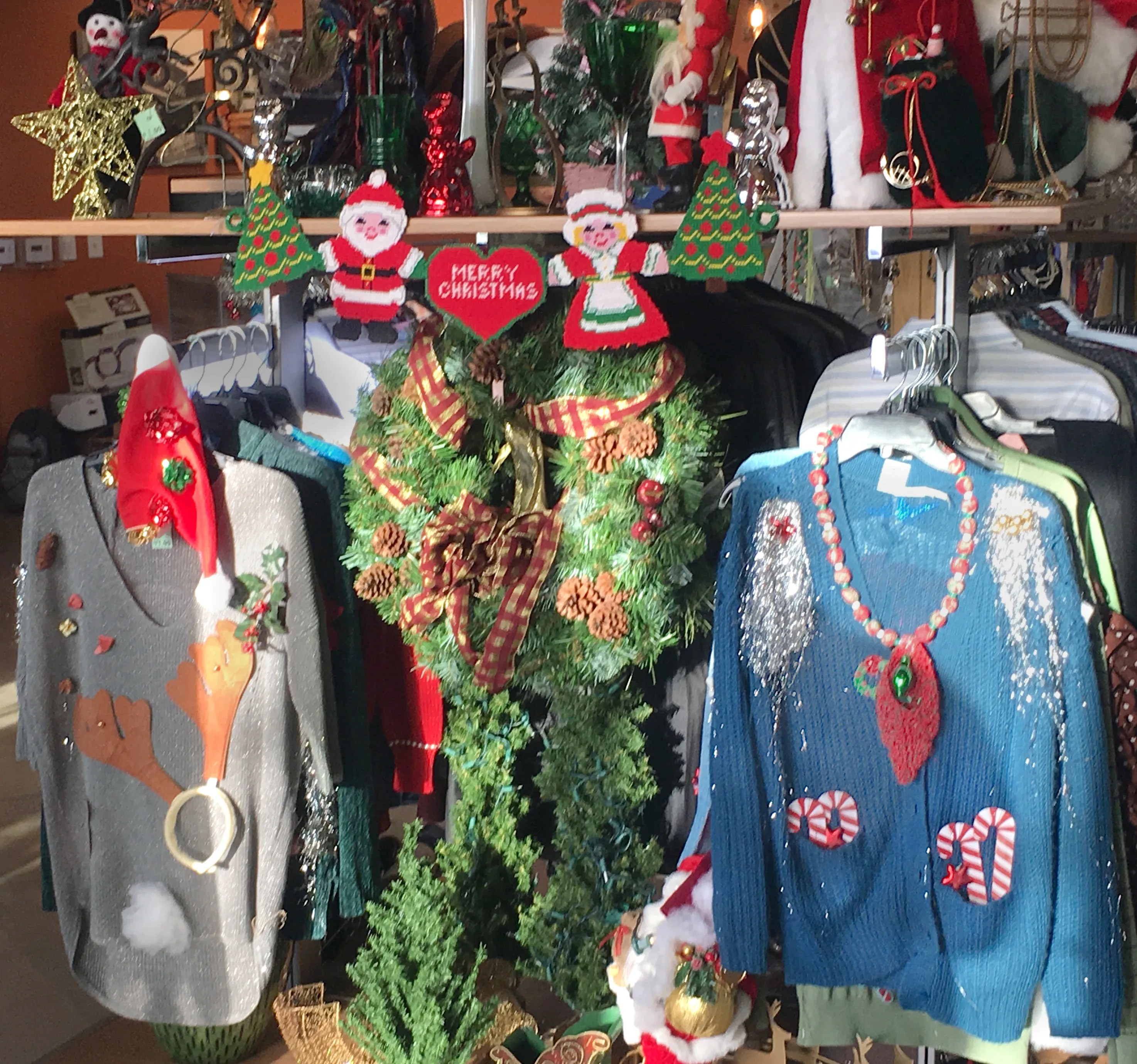 12516BTQXMASDISPLAY2 Goodwill Industries of San Diego County