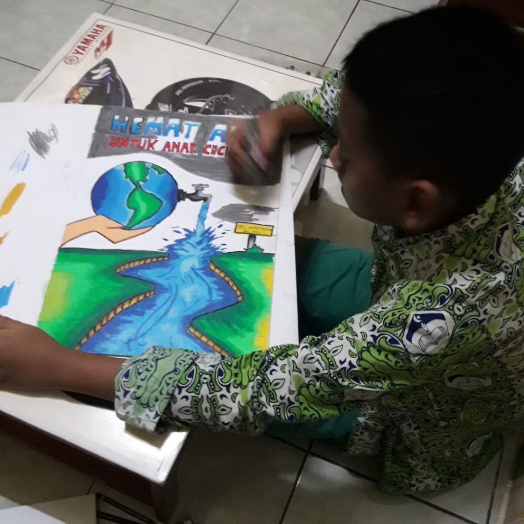 membuat poster hemat energi air (Pembelajaran Jarak Jauh Kelas 4) – SD  Islam Asysyakirin