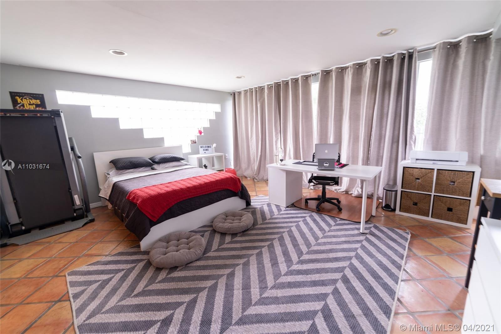 Large 3/2 with Pool Near Tropical Park Sea Grove Realty