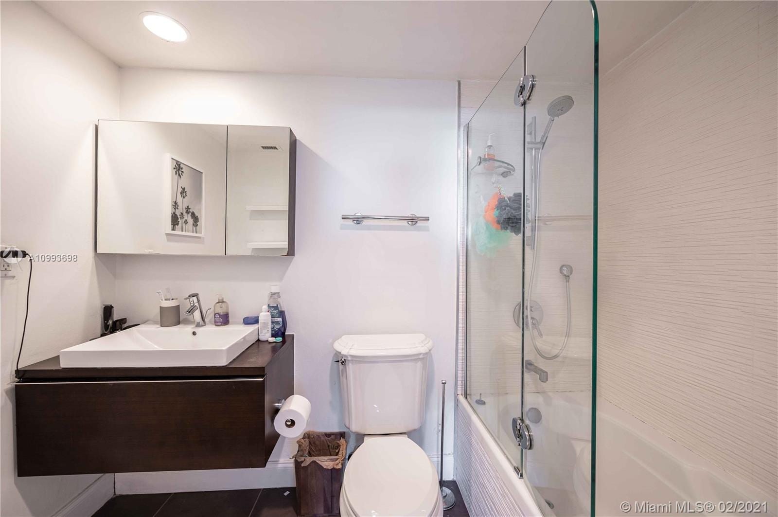 Remodeled One Bedroom in the Gables' Edgewater Sea Grove Realty