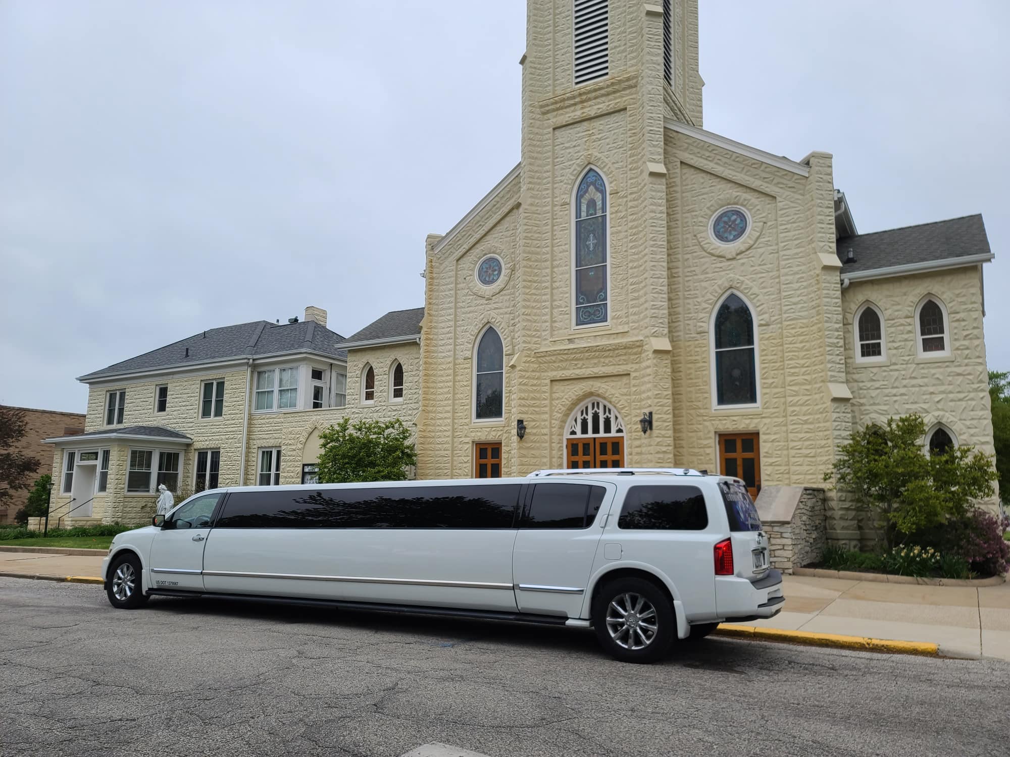 South Bend Luxury Chauffeur & SW Michigan Wine Tours Limousine