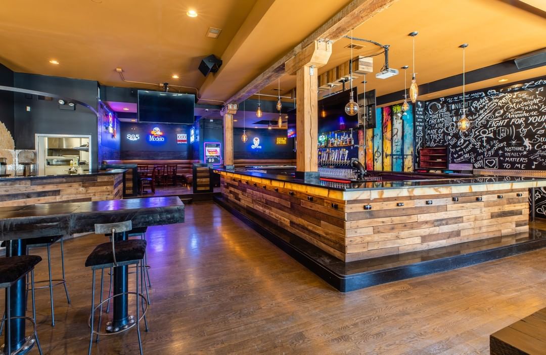PB&J West Loop Chicago Pizza, Beer, and Jukebox