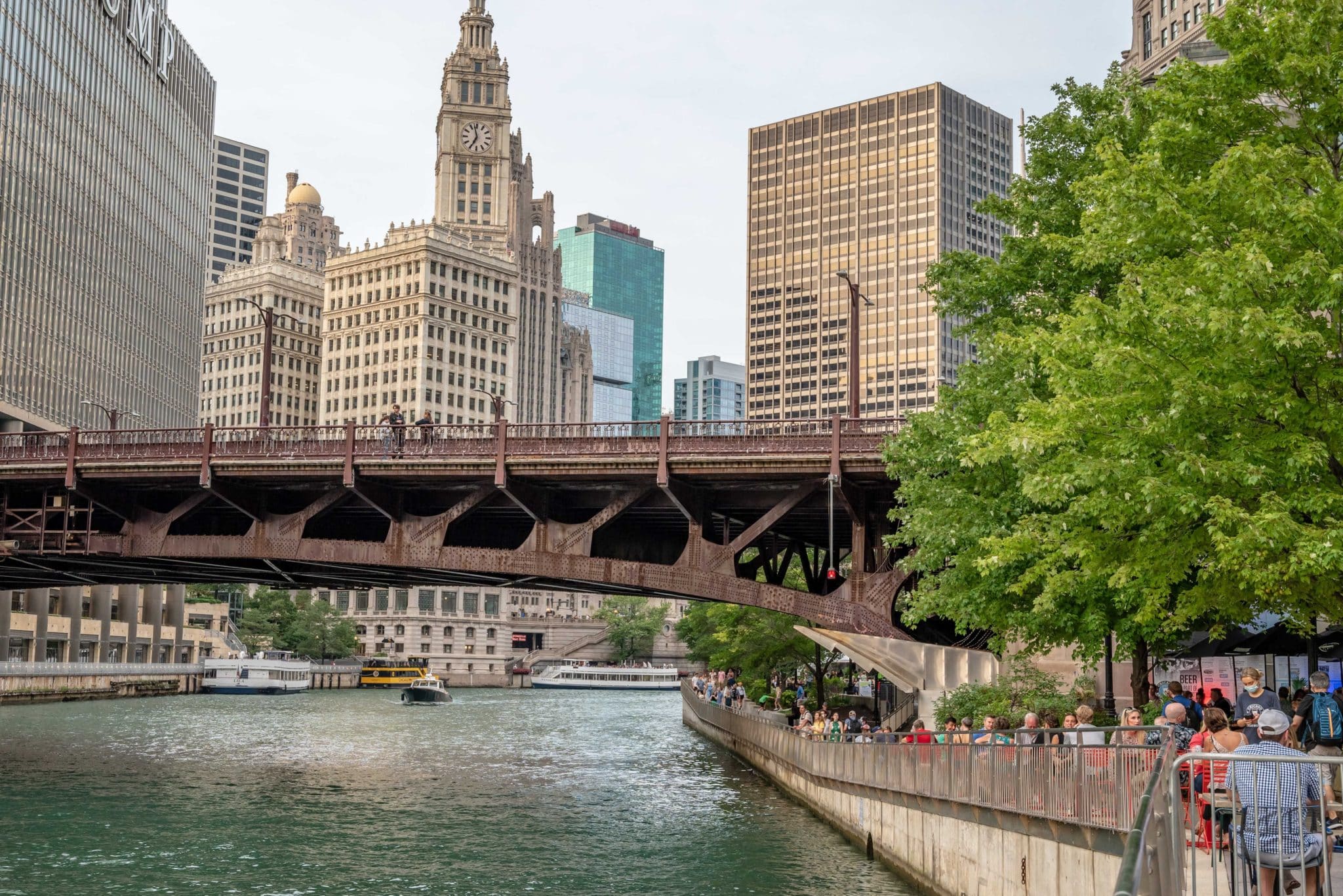 10 Chicago Riverwalk Restaurants To Eat And Drink At