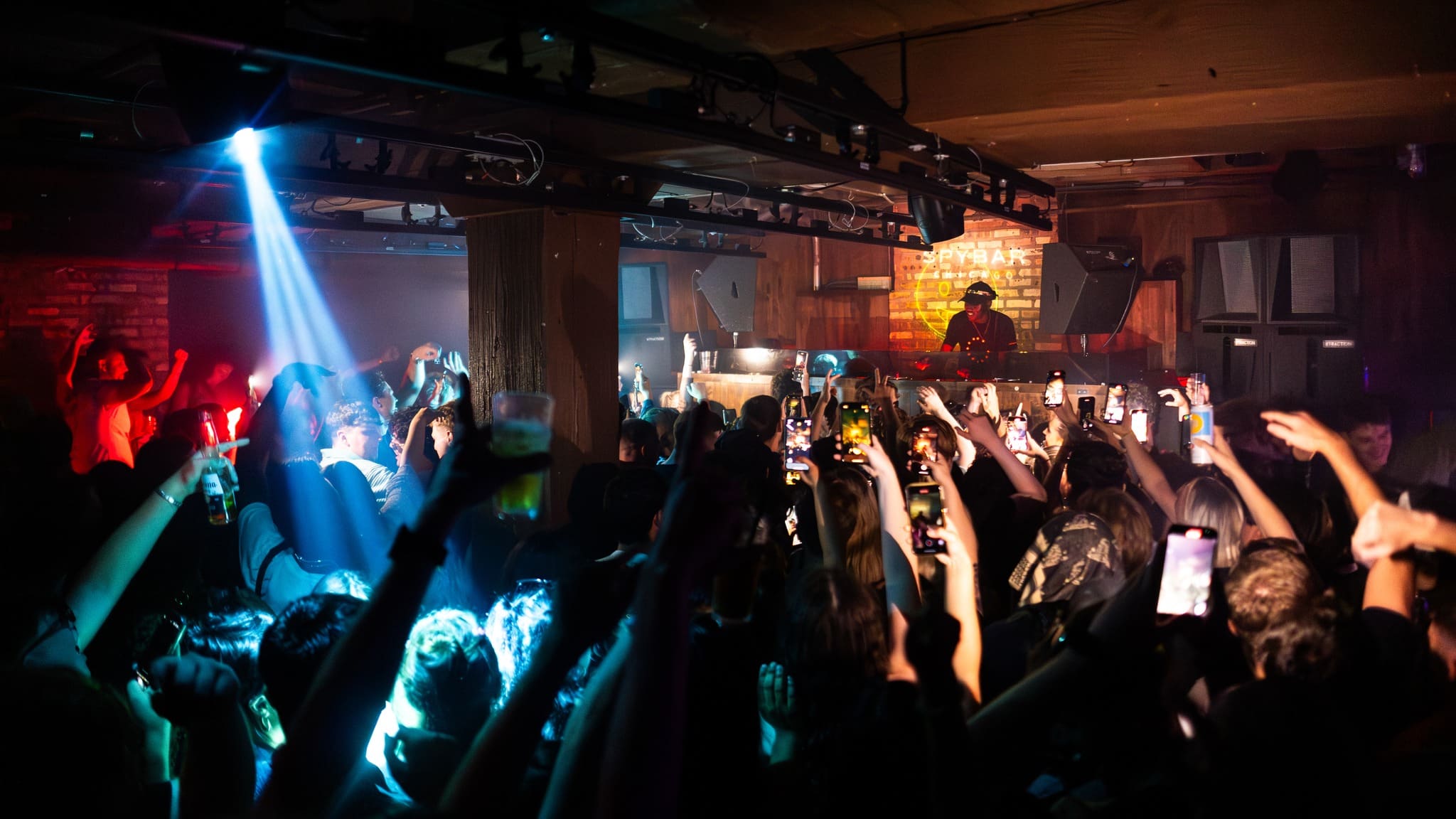 13 Best Chicago and Clubs For A LateNight Evening