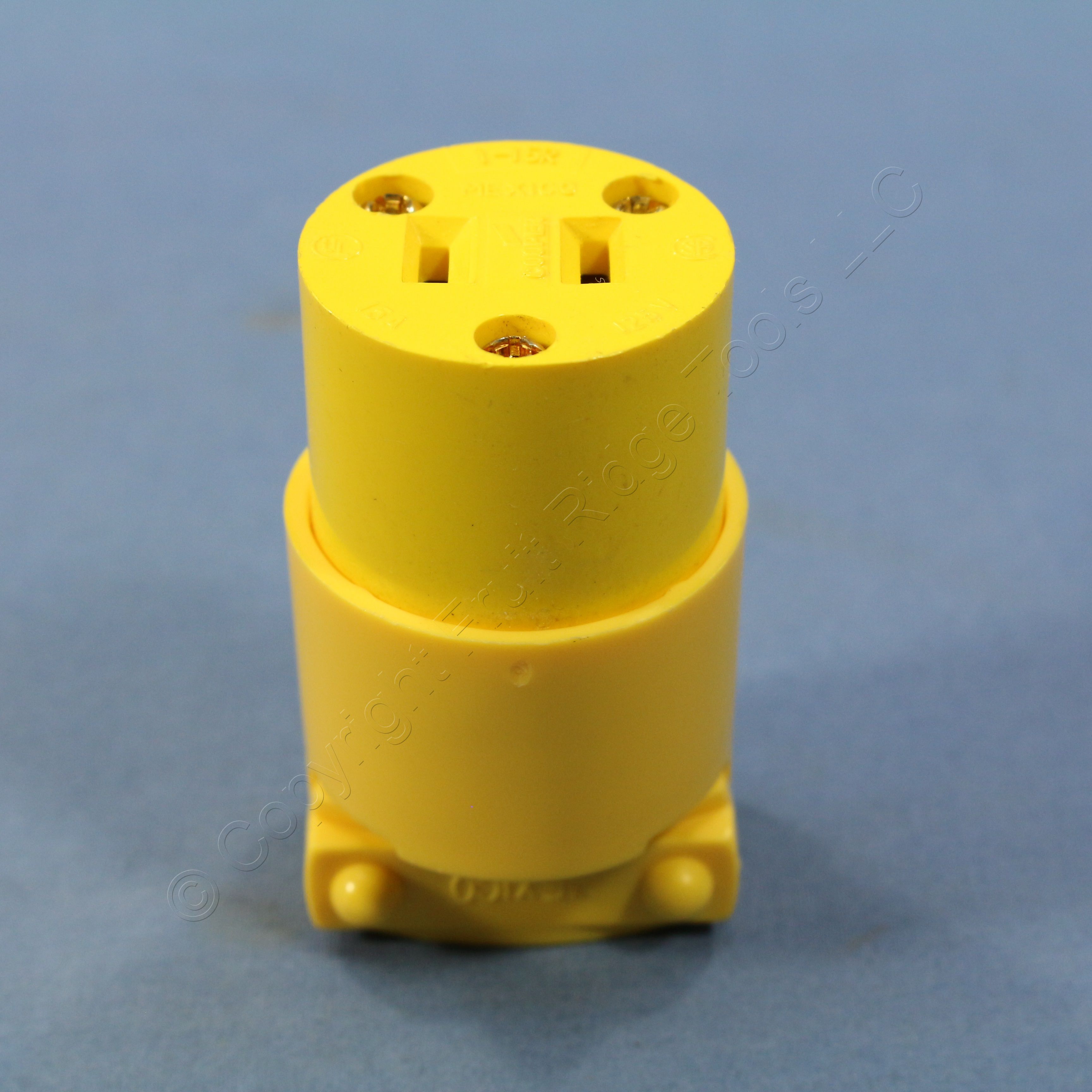 Cooper Yellow Vinyl Plug Connector NEMA 115R 15A 125V NonGrounding