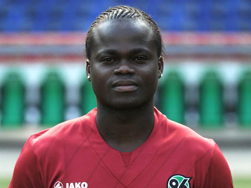 Hannover 96 Didier Ya Konan muss gegen Anker Wismar passen