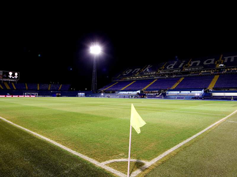 PSV in leeg stadion tegen Dinamo Zagreb