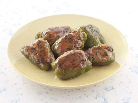 ポン酢で味付け。とろ〜りピーマンの肉詰め By ナナさん | レシピブログ - 料理ブログのレシピ満載！ ピーマンの肉詰め和風ソースのレシピ・作り方 | Happy Recipe（ヤマサ醤油のレシピサイト）