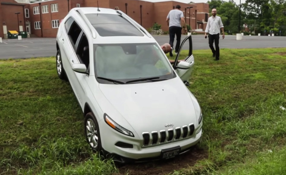Chrysler Recalls 1.4 Million cars after Jeep Cherokee HackSecurity Affairs