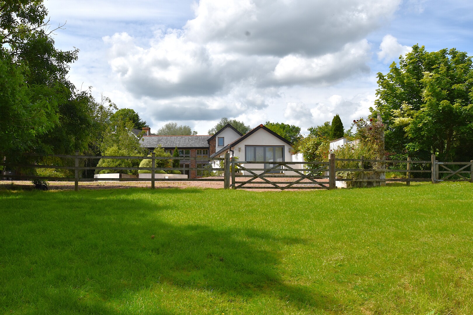 Owl Barn, Black Dog, Crediton, EX17 4QX Seddons