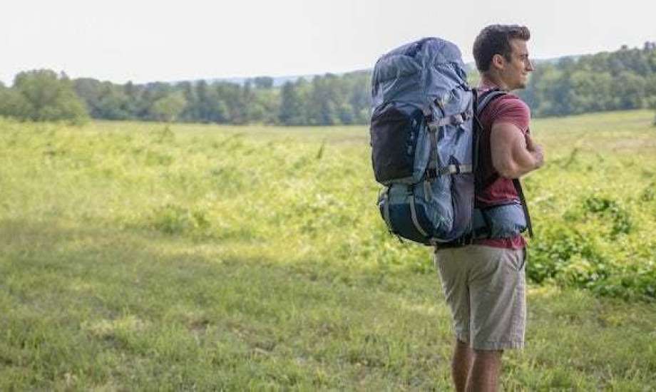 New bouncing backpack reduces stress on back Sada Elbalad