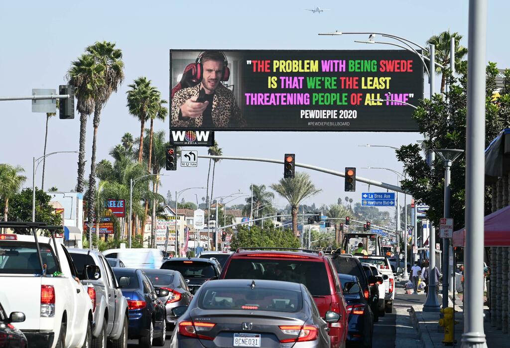 Book digital billboards in Los Angeles best locations in town