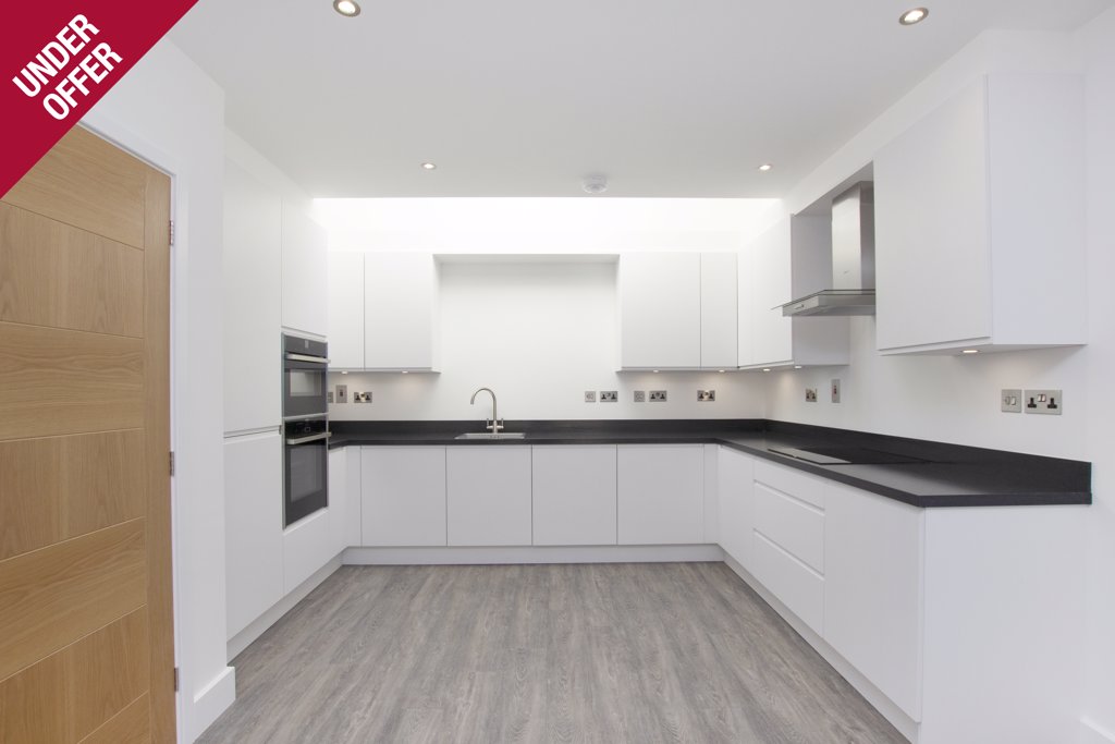 9 Merriman Court, Le Foulon, St Peter Port 2 bedroom local market