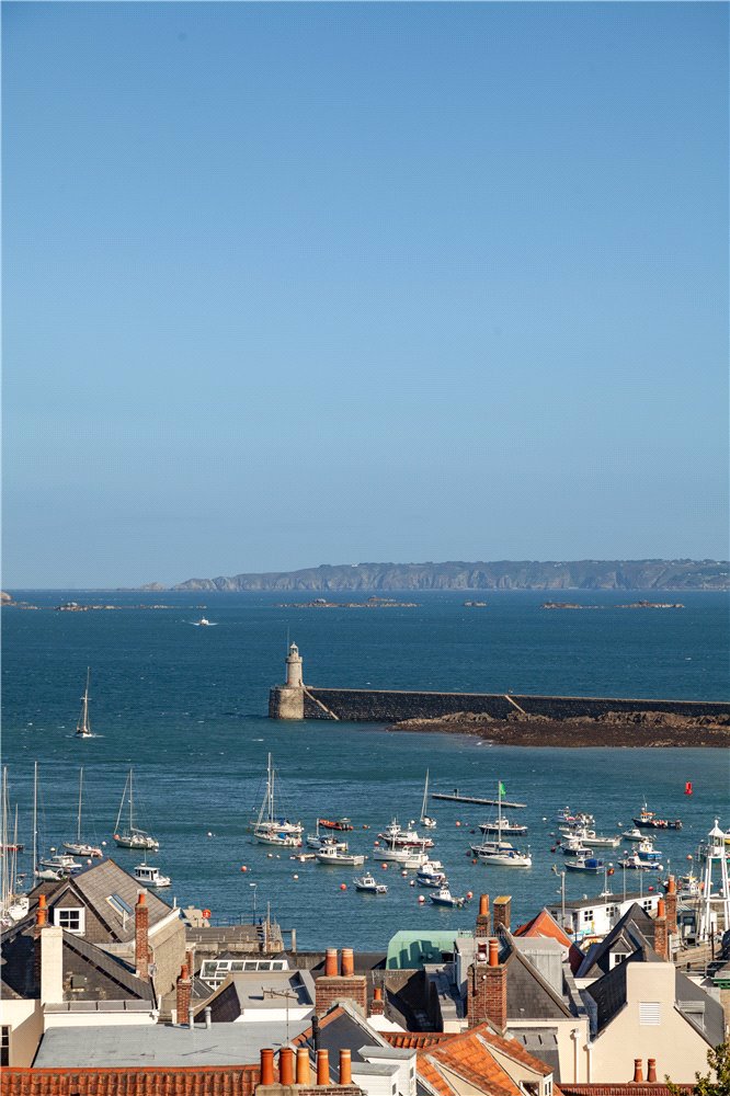 The Apartment, Claigmar House, New Street, St Peter Port 2 bedroom