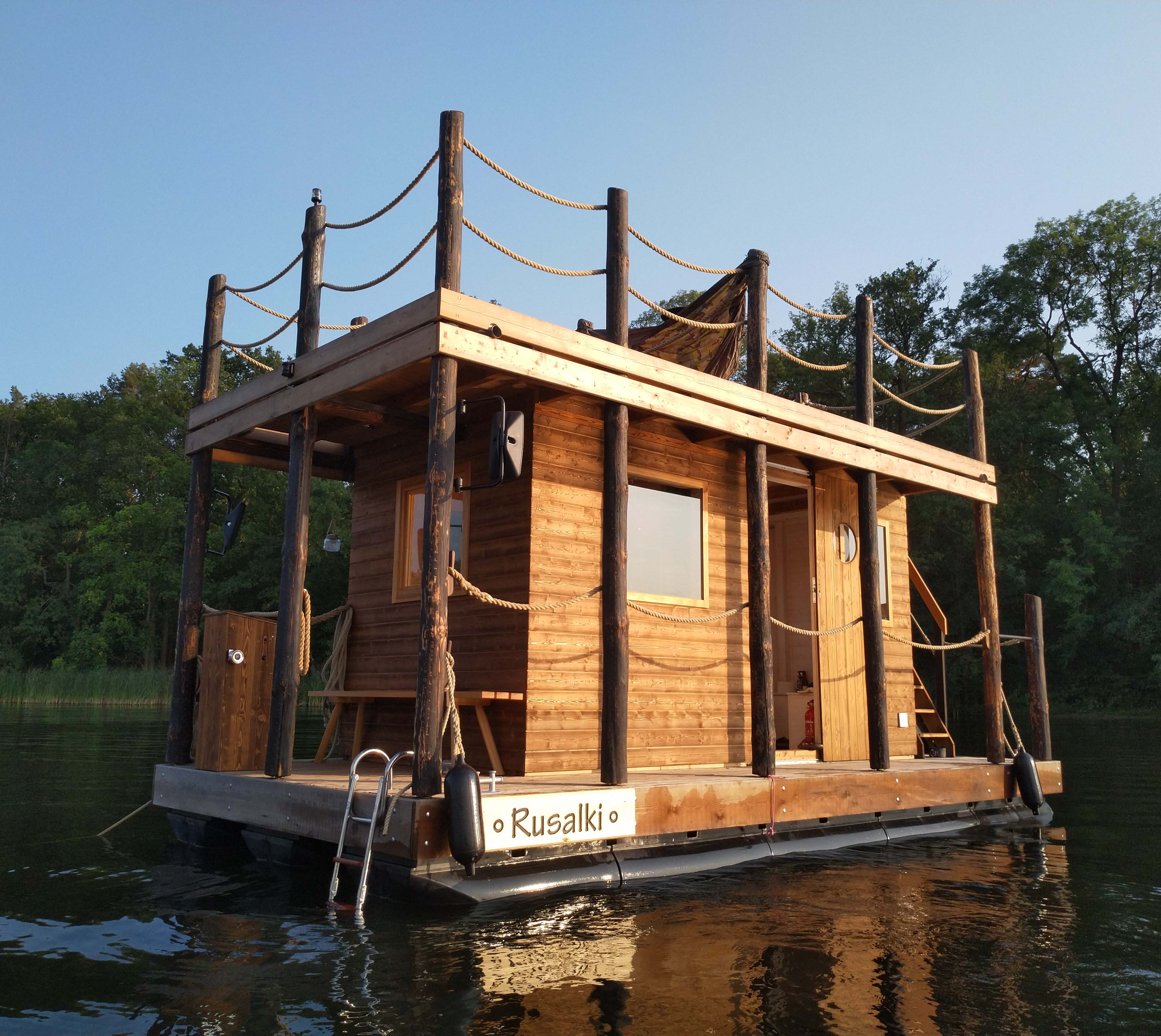 Das Saunafloß zum mieten in Potsdam und Berlin Seekult Saunafloß