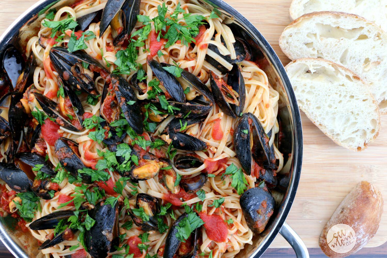 Linguine With Mussels In Tomato Sauce See Mom Click