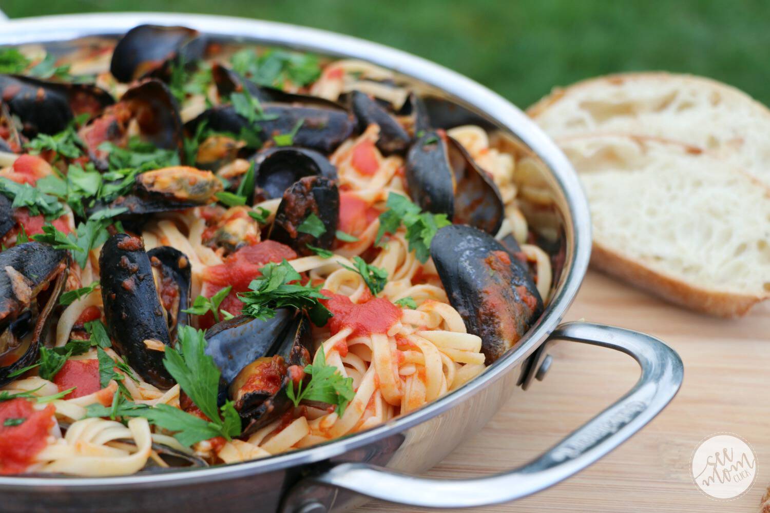 Linguine With Mussels In Tomato Sauce See Mom Click