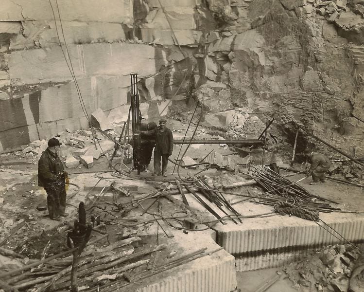 The Early Days of Quarrying in Westerly WESTERLY RI