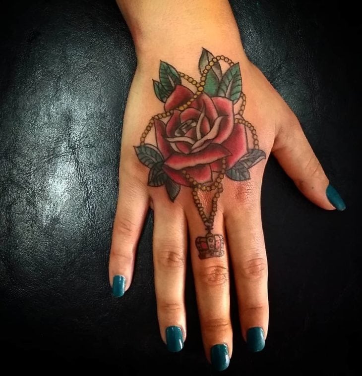Tatuagem na mão 90 ideias INCRÍVEIS para você ousar (FOTOS) Tatuagem Tatuagem na mão 90 ideiaspara quem quer uma tattoo nada óbvia