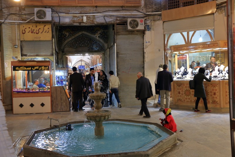 イスファハーンのバザールでペルシャ絨毯を買う【イラン旅行記 ＃17】 seiの弾丸 海外一人旅blog