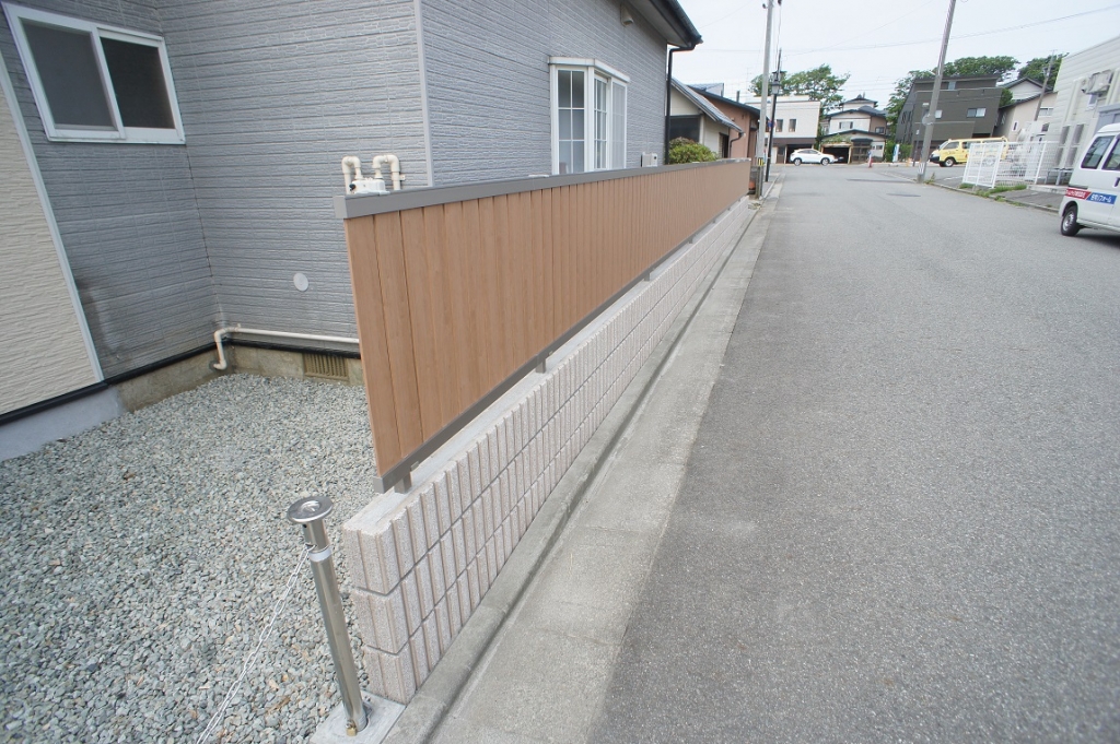 フェンス設置で外側から家をお守りします｜リフォーム施工例大百科