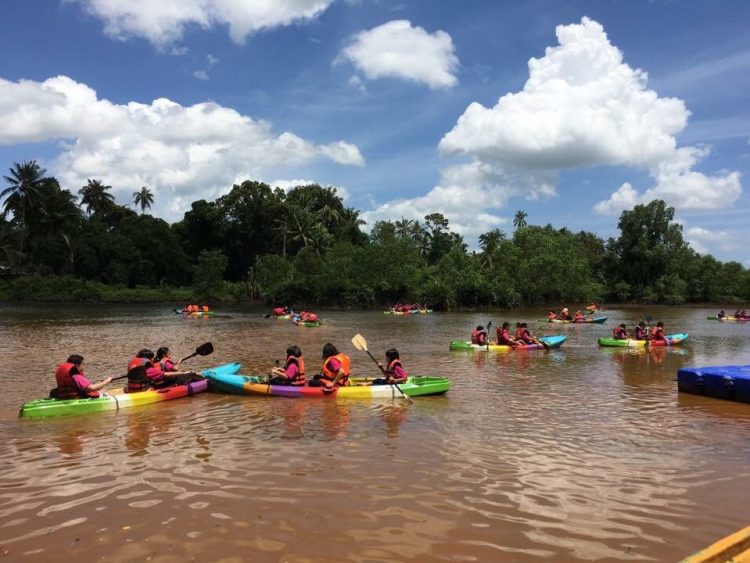 Aktiviti Kayak di Min House Camp, Kubang Kerian, Kelantan Wan