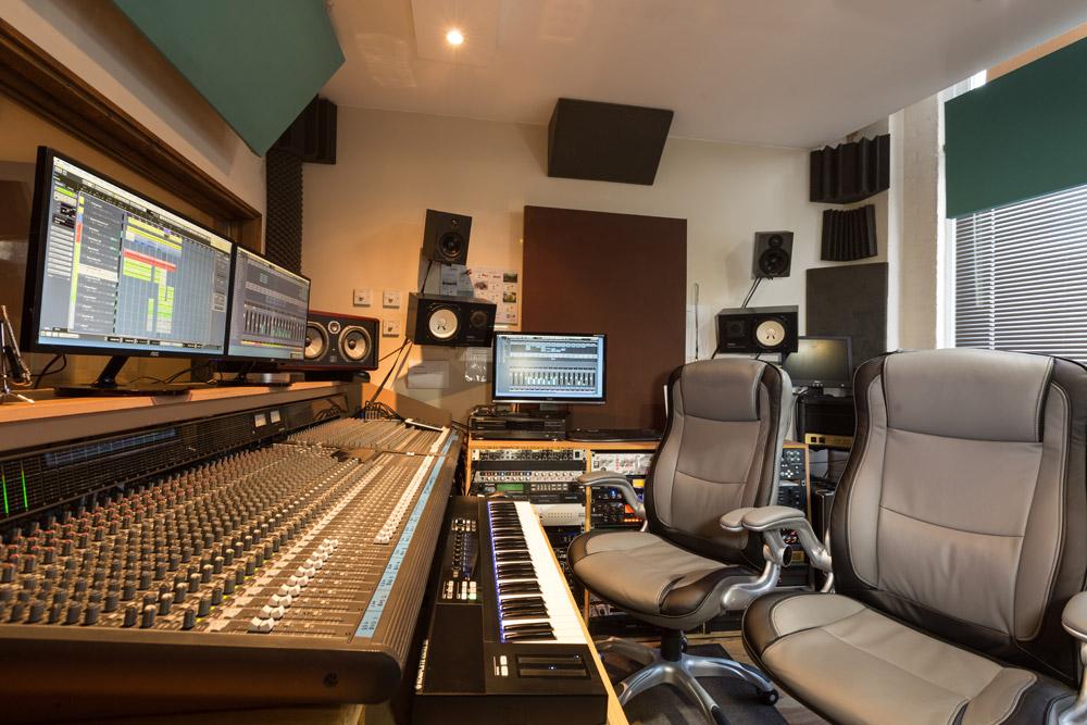 Gallery Recording studio equipment pictures at Select in London
