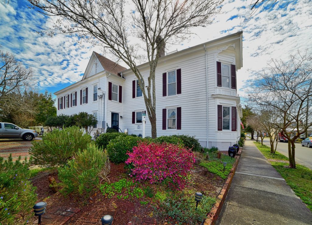 Pecan Tree Inn Select Registry