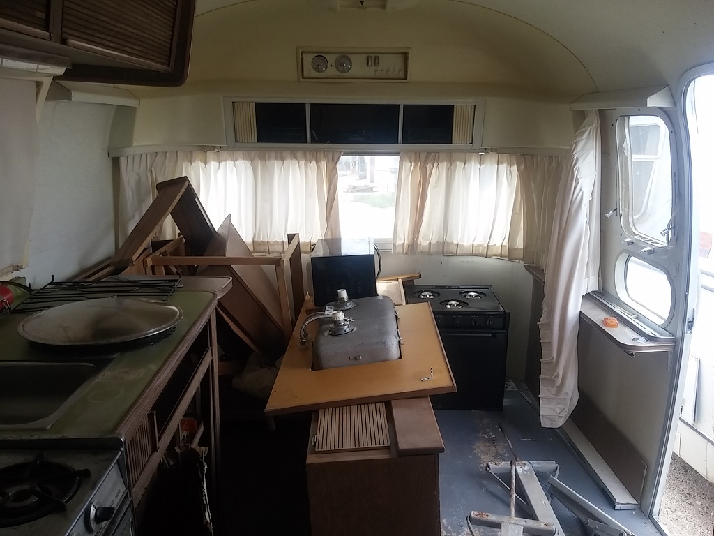 squirrel's tiny house 1972 Airstream The Forums