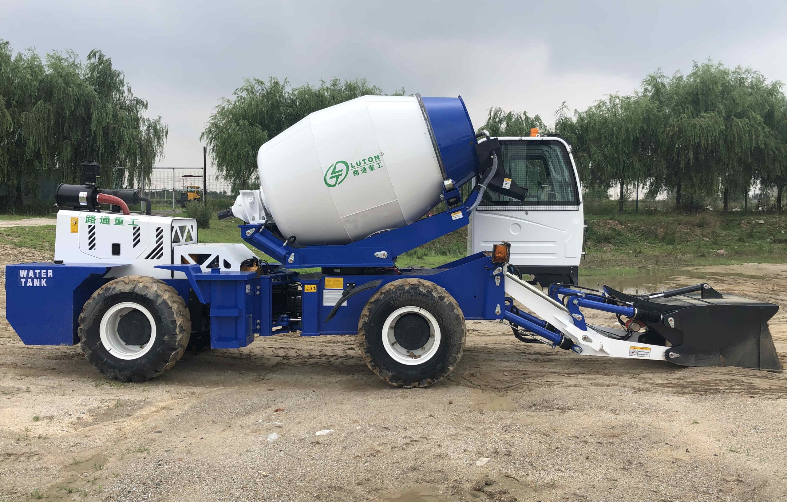 Self Loading Concrete Mixer Manufacturer