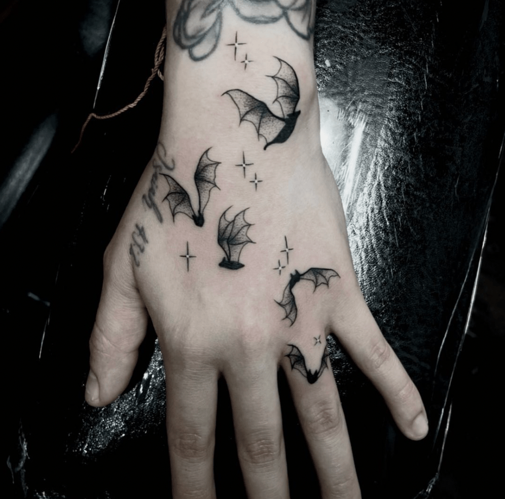 How To Choose The Right Tattoo Artist Self Tattoo