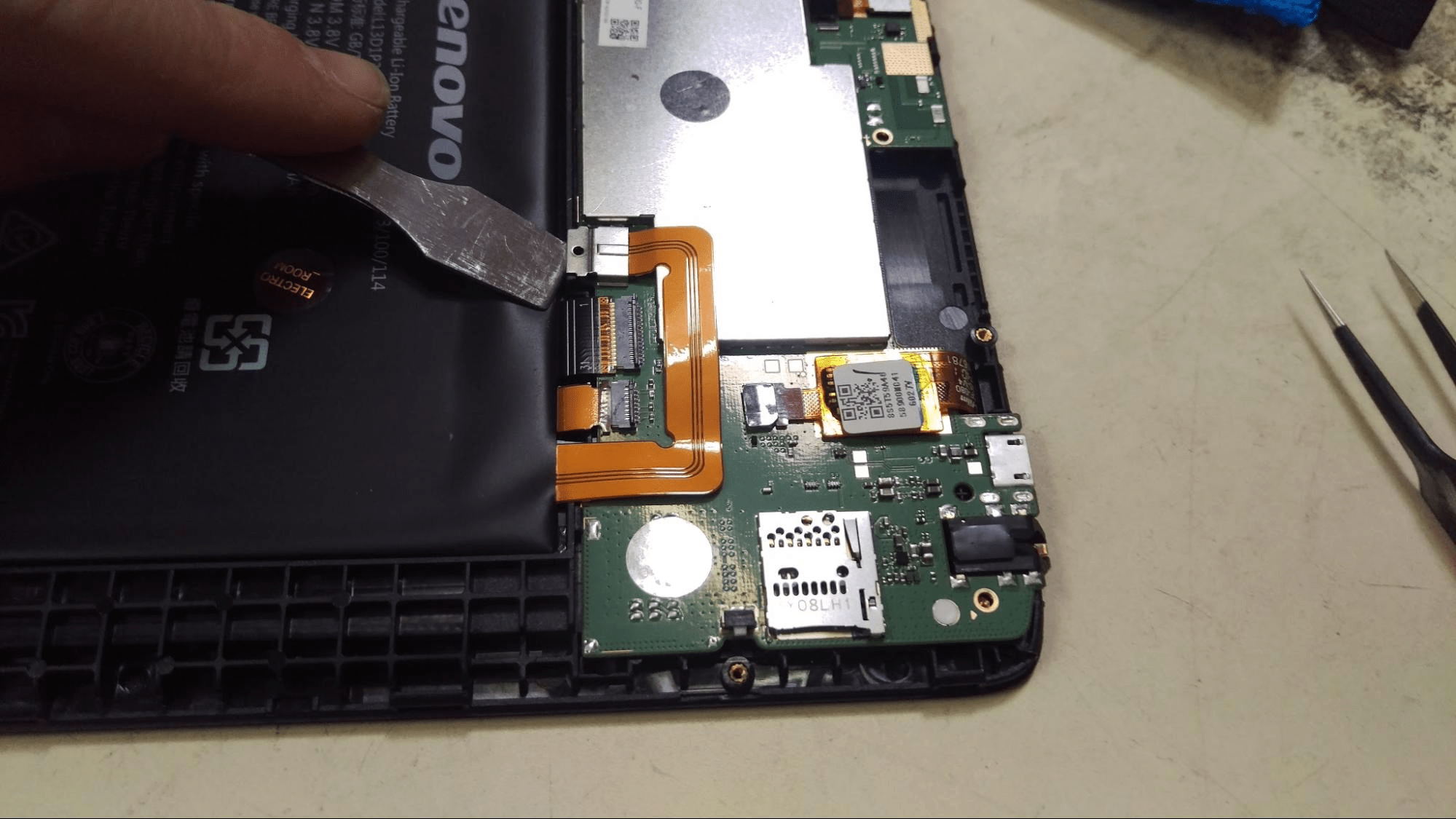 Lenovo Tab 2 A8 A550F Tablet Disassembly Guide