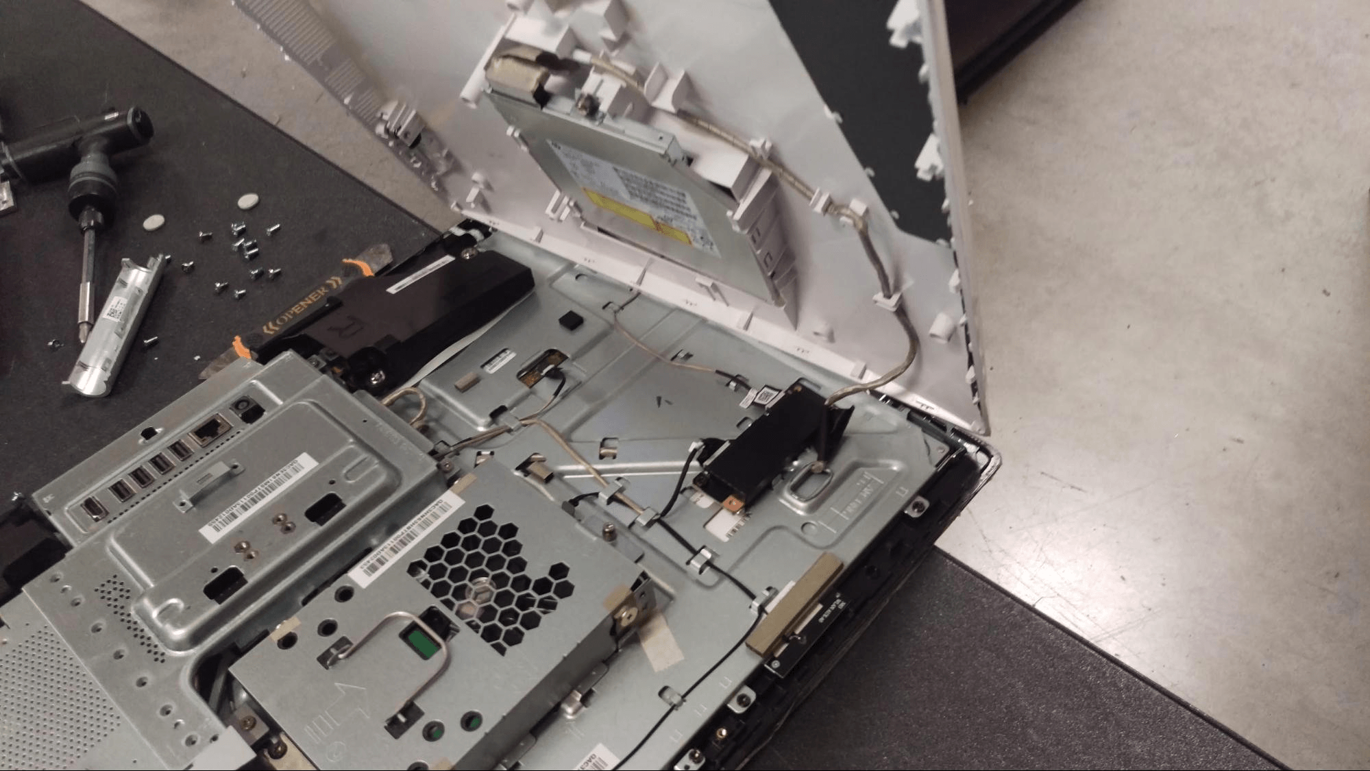 How to take apart HP 23_inch AllinOne Desktop PC SellBroke