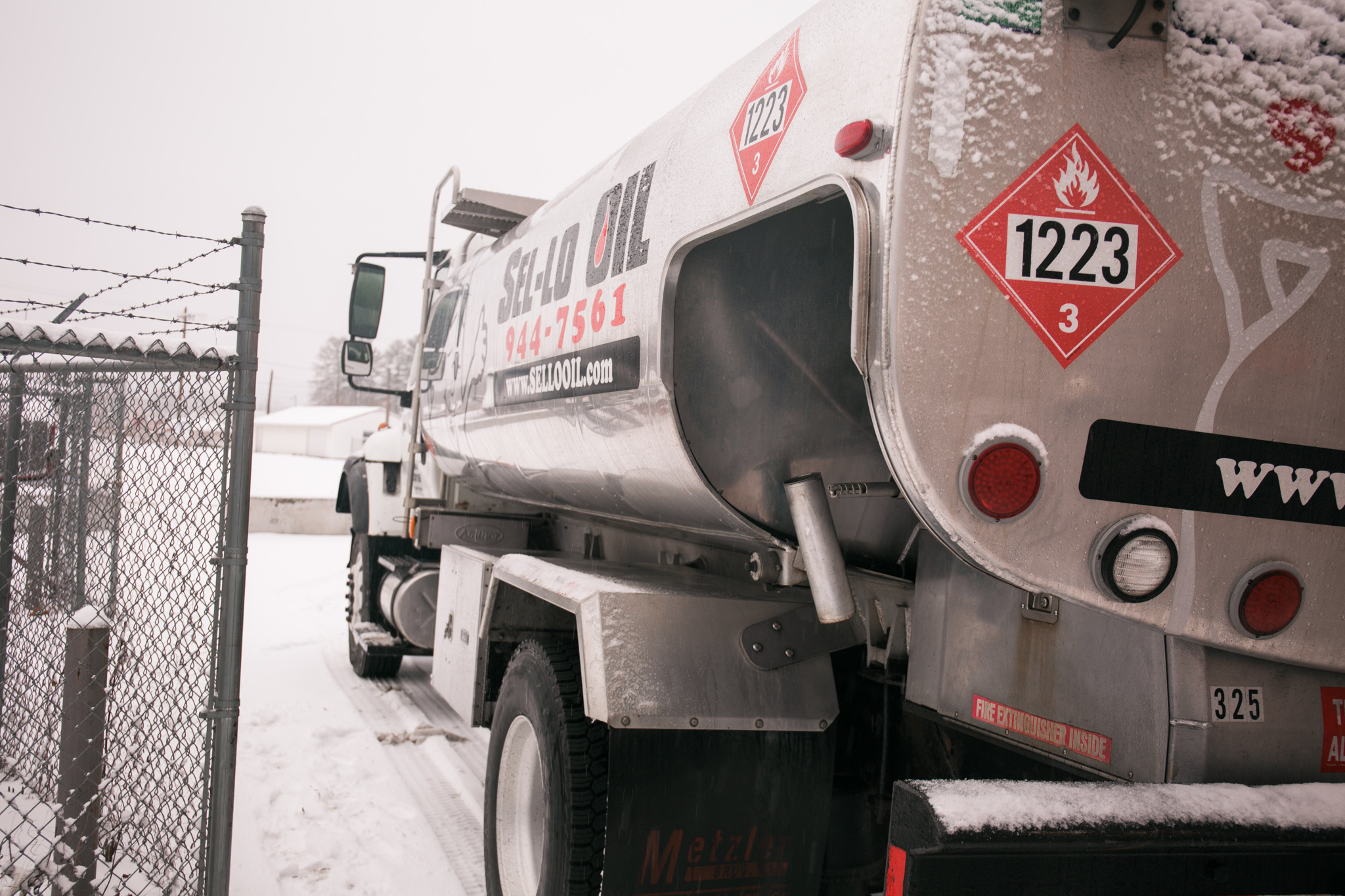 At what point does heating oil freeze or gel?