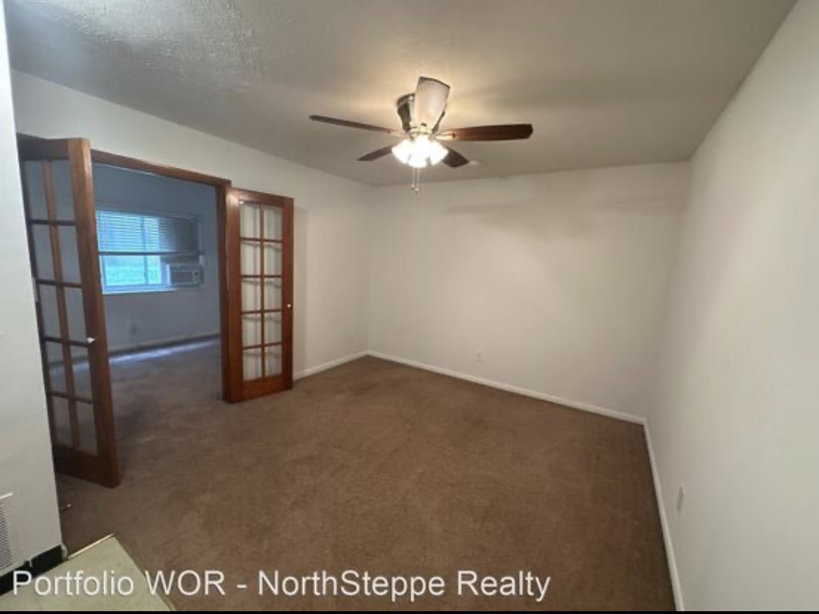 Ohio StateApartment Duplex, One bedroom & living room/kitchen