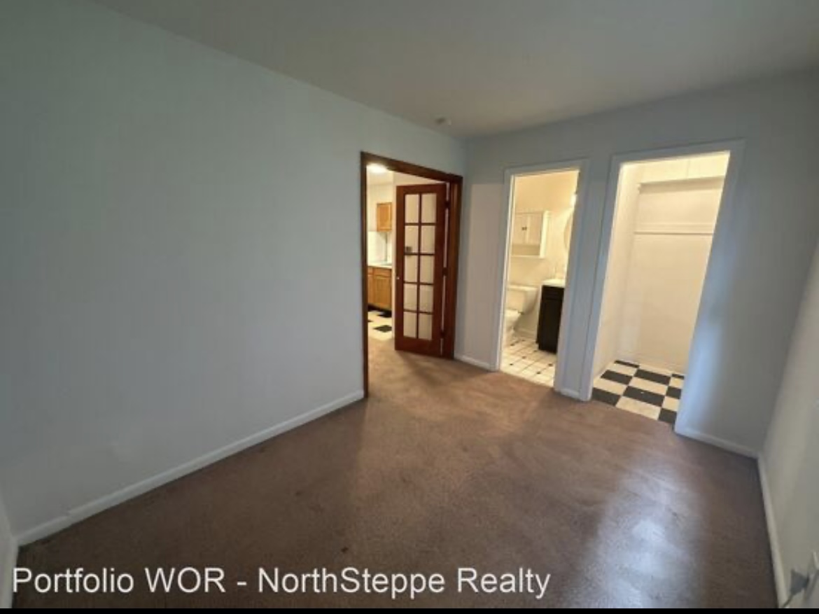 Ohio StateApartment Duplex, One bedroom & living room/kitchen
