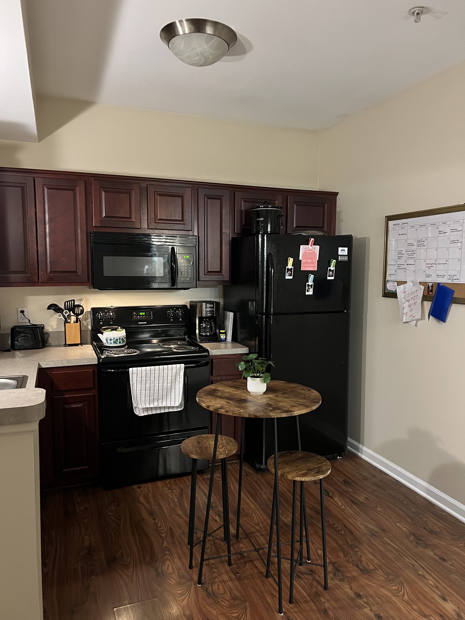 IUOne bedroom apartment, College Ave, Gym Access Included! Semester