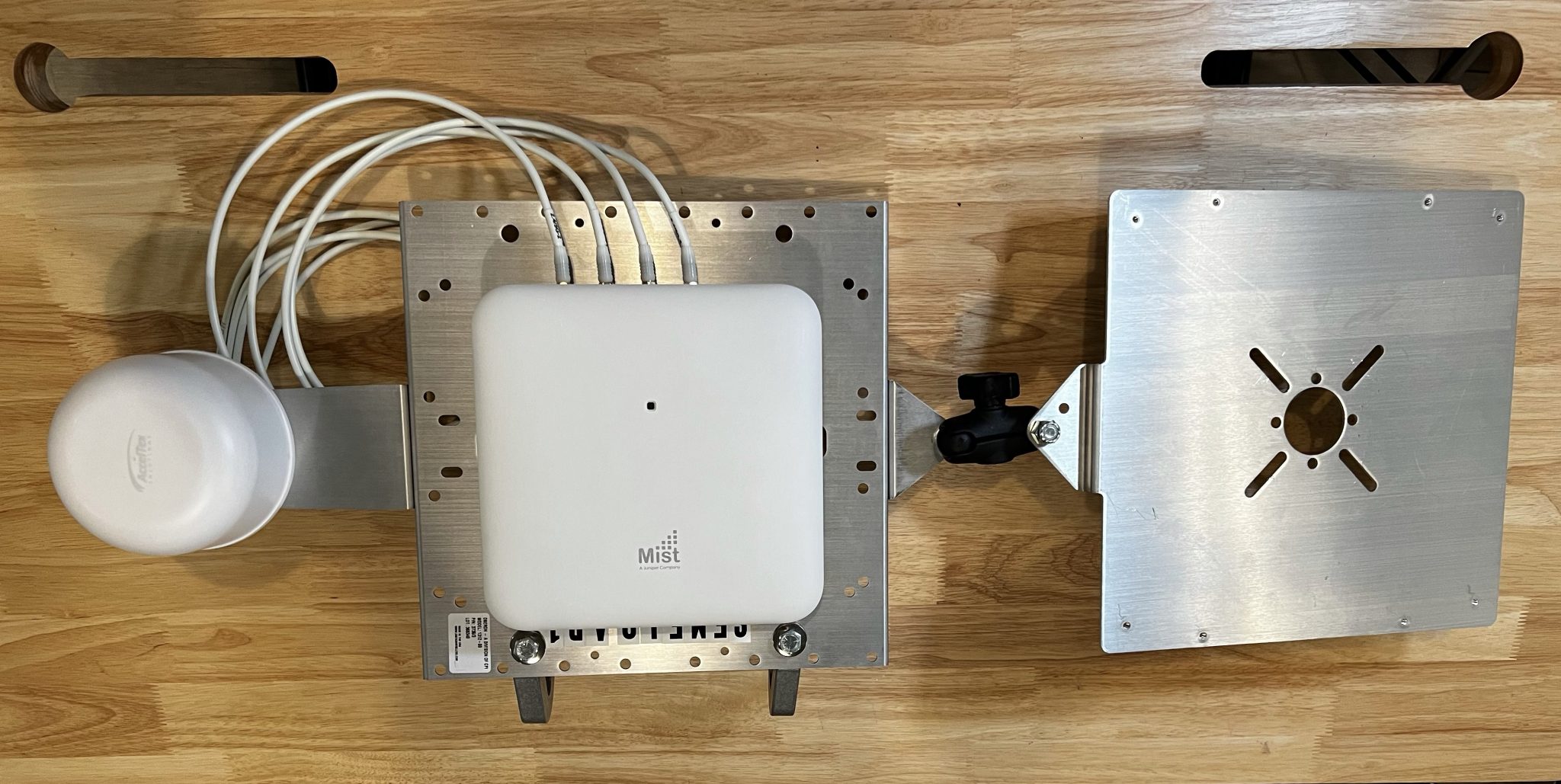 Oberon 1312AM Modular AP Bracket SemFio Networks