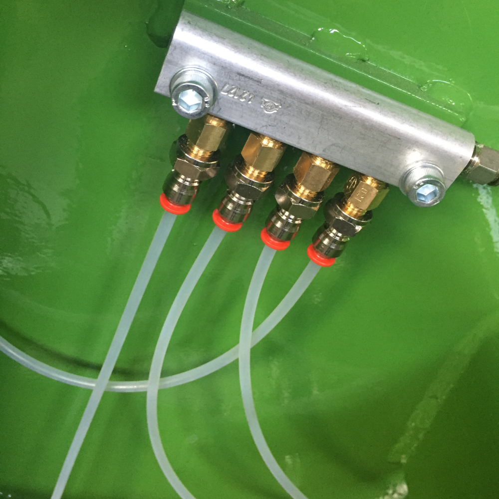 Automatic chain lubrication system for the baler from the manufacturer