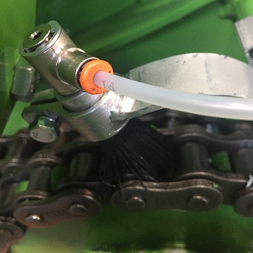 Automatic chain lubrication system for the baler from the manufacturer