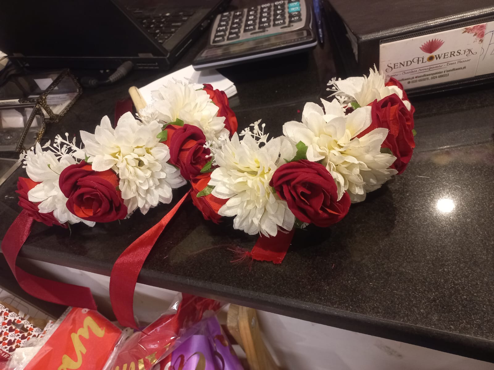 Premium Artificial Gajra White & Red Delivery Lahore