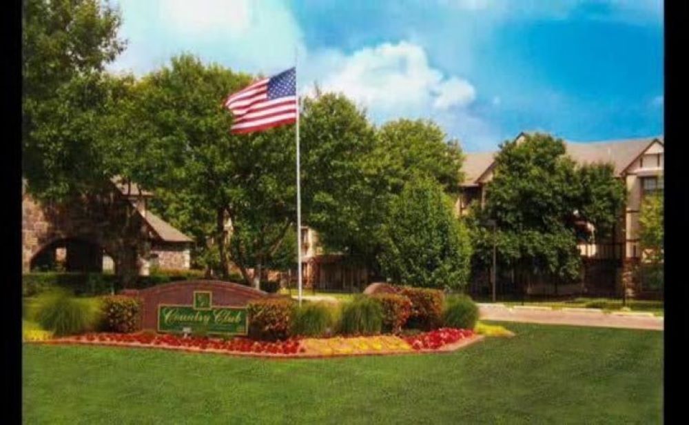 Independent Living in Tulsa, OK Country Club at Woodland Hills