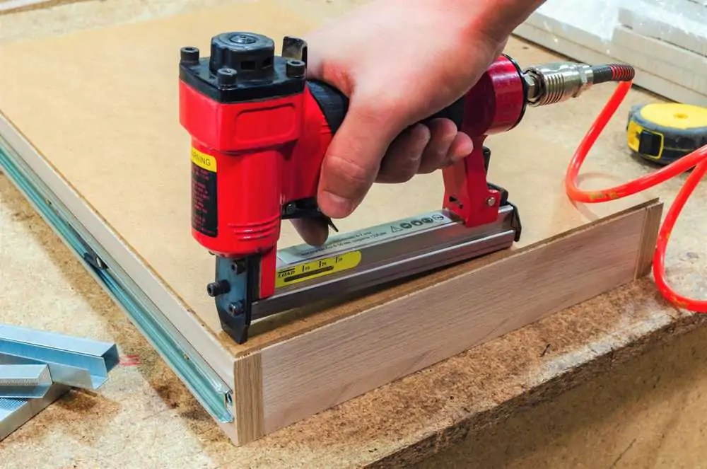 5 Best Pneumatic Staple Guns (2022 Reviews) Sensible Digs
