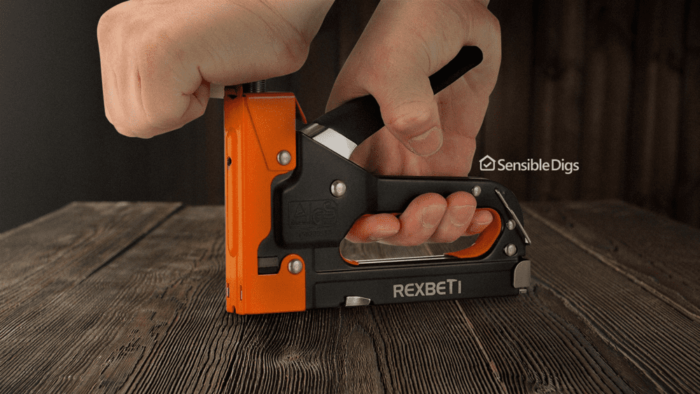 5 Best Staple Guns for Upholstery (2022 Reviews) Sensible Digs