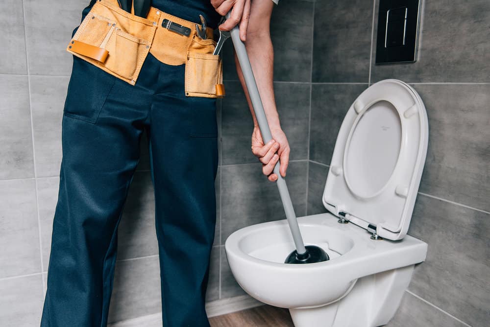 How to Flush Toilet When the Water is Off 3 Ways