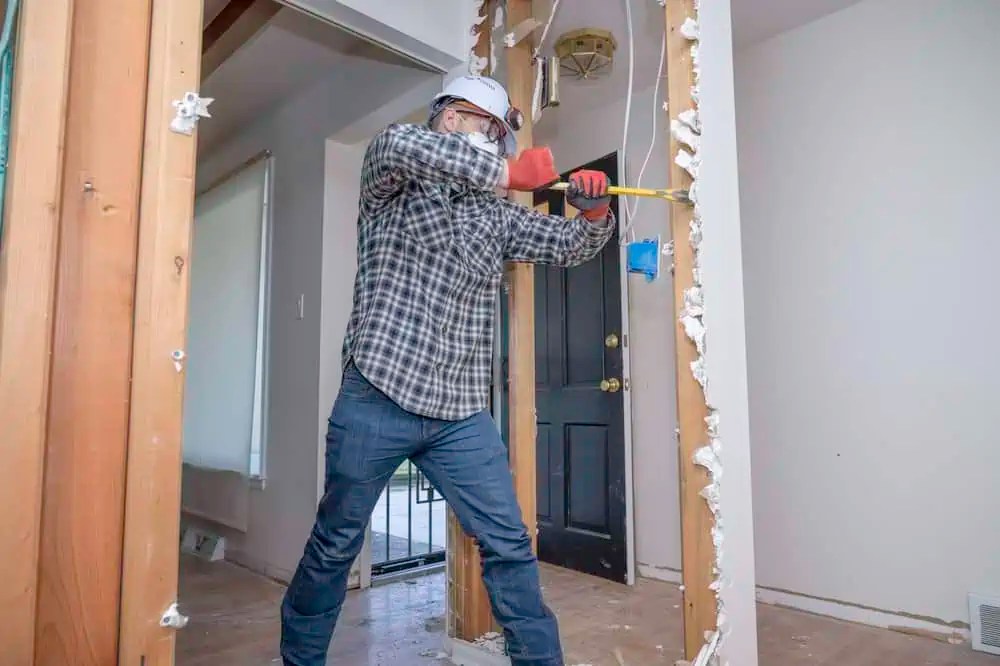 How to Remove Drywall Without Making a Mess