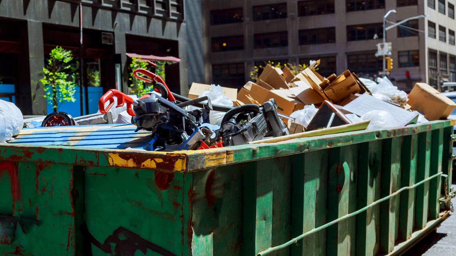 How large cities manage their trash pickup efficiently SENSONEO