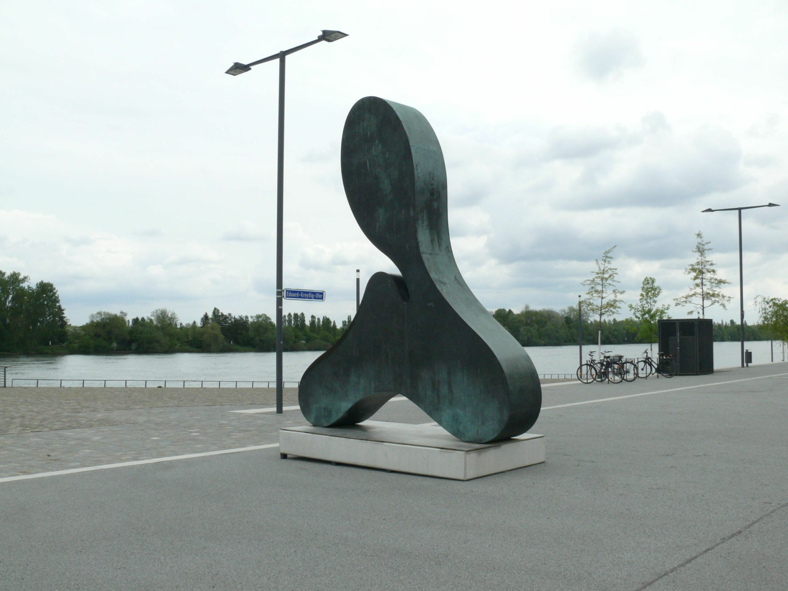 Heimkehr eines Kunstwerks Arp Großplastik im Zollhafen sensor