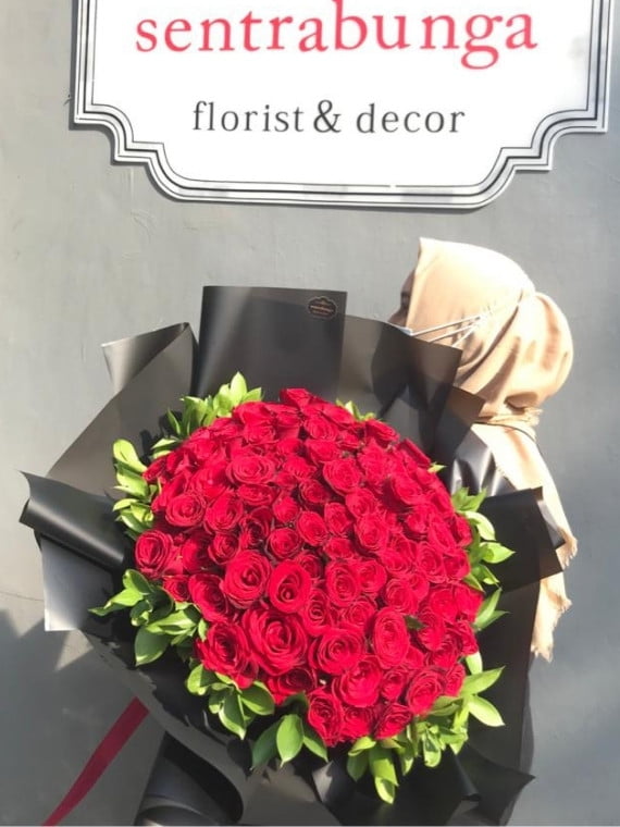 80 Roses Bouquet Sentra Bunga Florist Jakarta