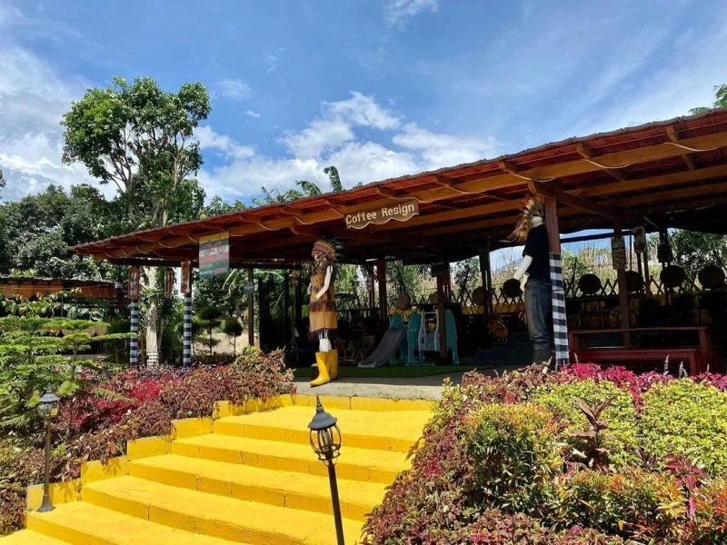 Jatuh Hati Sentul Resto & Cafe dengan Pesona Alam Sentul.City